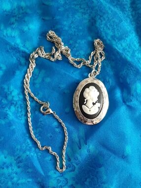 Silver-tone Cameo Locket Necklace - Black and White Vintage-Style Locket
